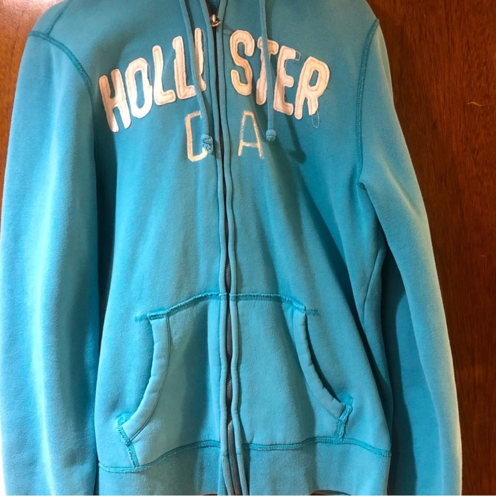 Super Comfortable “HOLLISTER” sweatshirt
